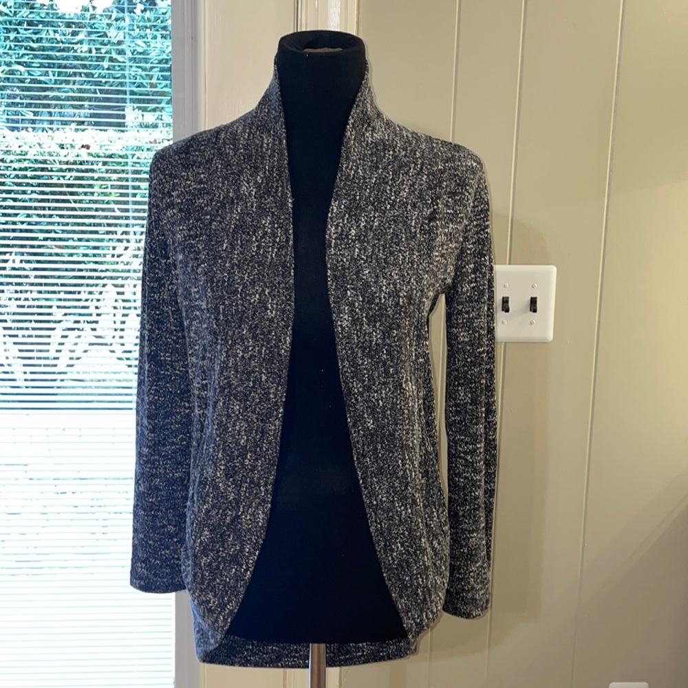 AEROPOSTALE sweater, rounded bottom, slightly longer in the back. Size x-small.